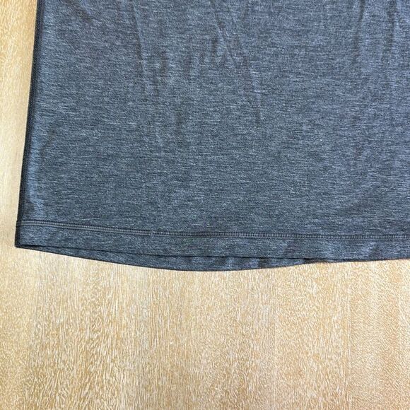 Lululemon performance tee - Picture 3 of 8